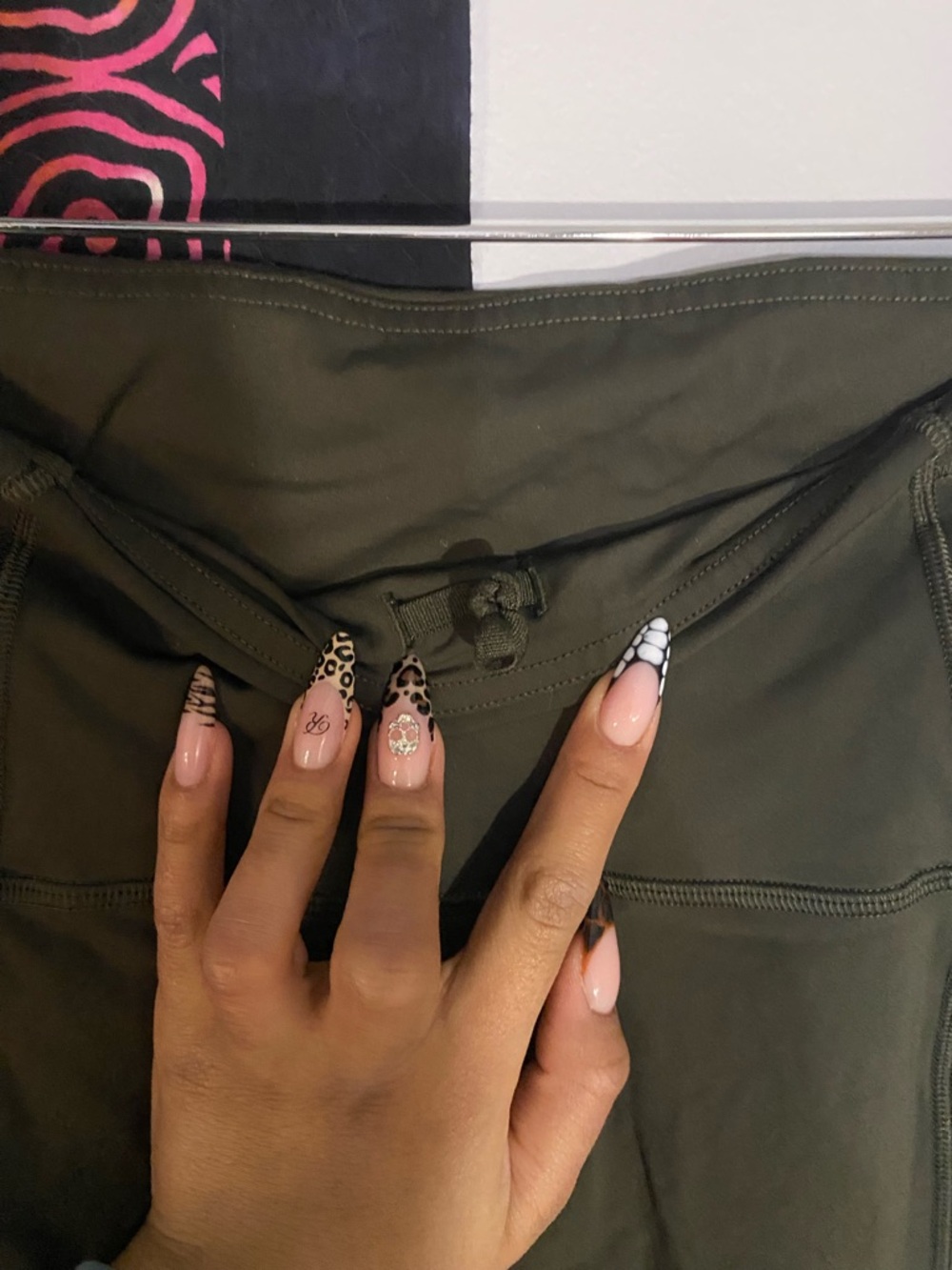 Lululemon dark green leggings with pockets - Picture 2 of 5